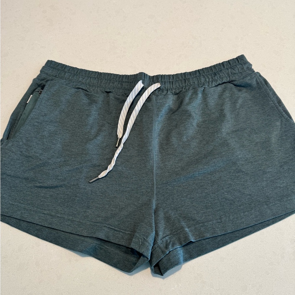 Vuori Women's Casual Shorts in Gray/Green Size Large